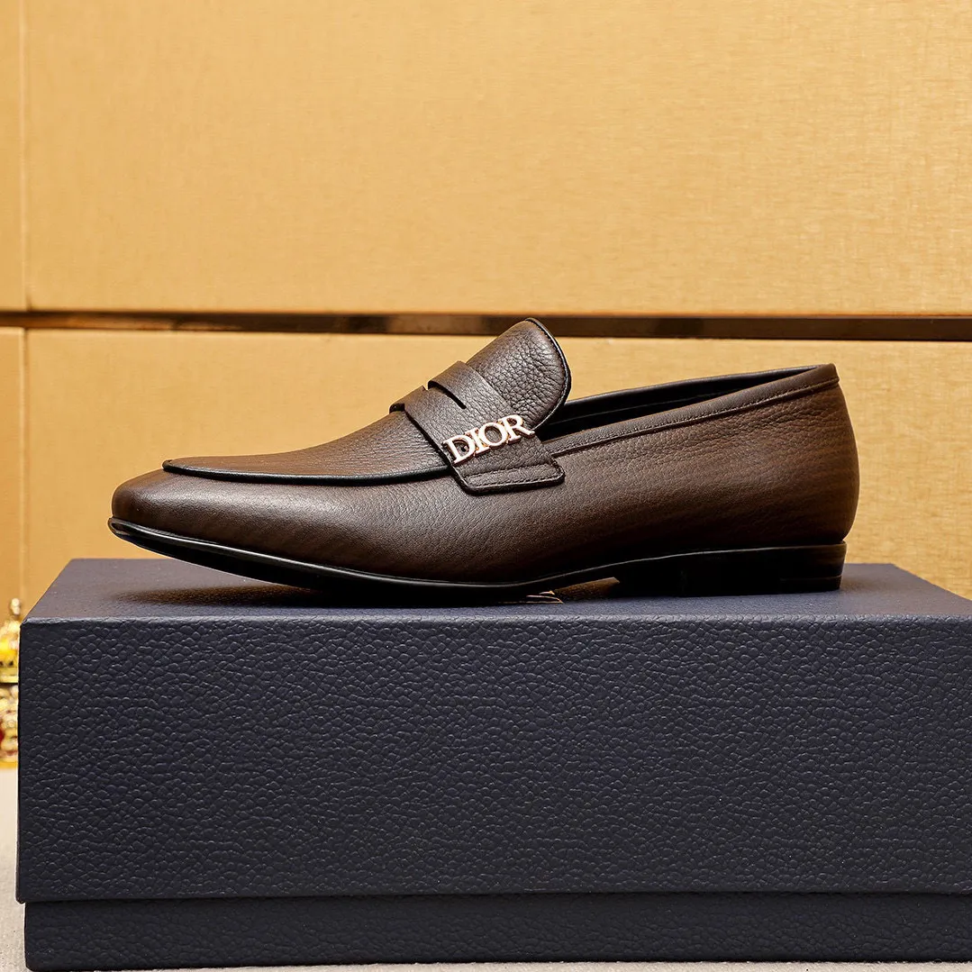 Men's shoes 💰442 💐 Product trademark: Dior "Dior" casual leather shoes Regular size: 38-44 (45🉑️customized) Product materials: Selected first-layer pebbled cowhide leather upper imported from Italy, imported water-dyed 🐂 cowhide lining. Strong three-dimensional visual effect, rubber outsole Color: 1⃣️color optional